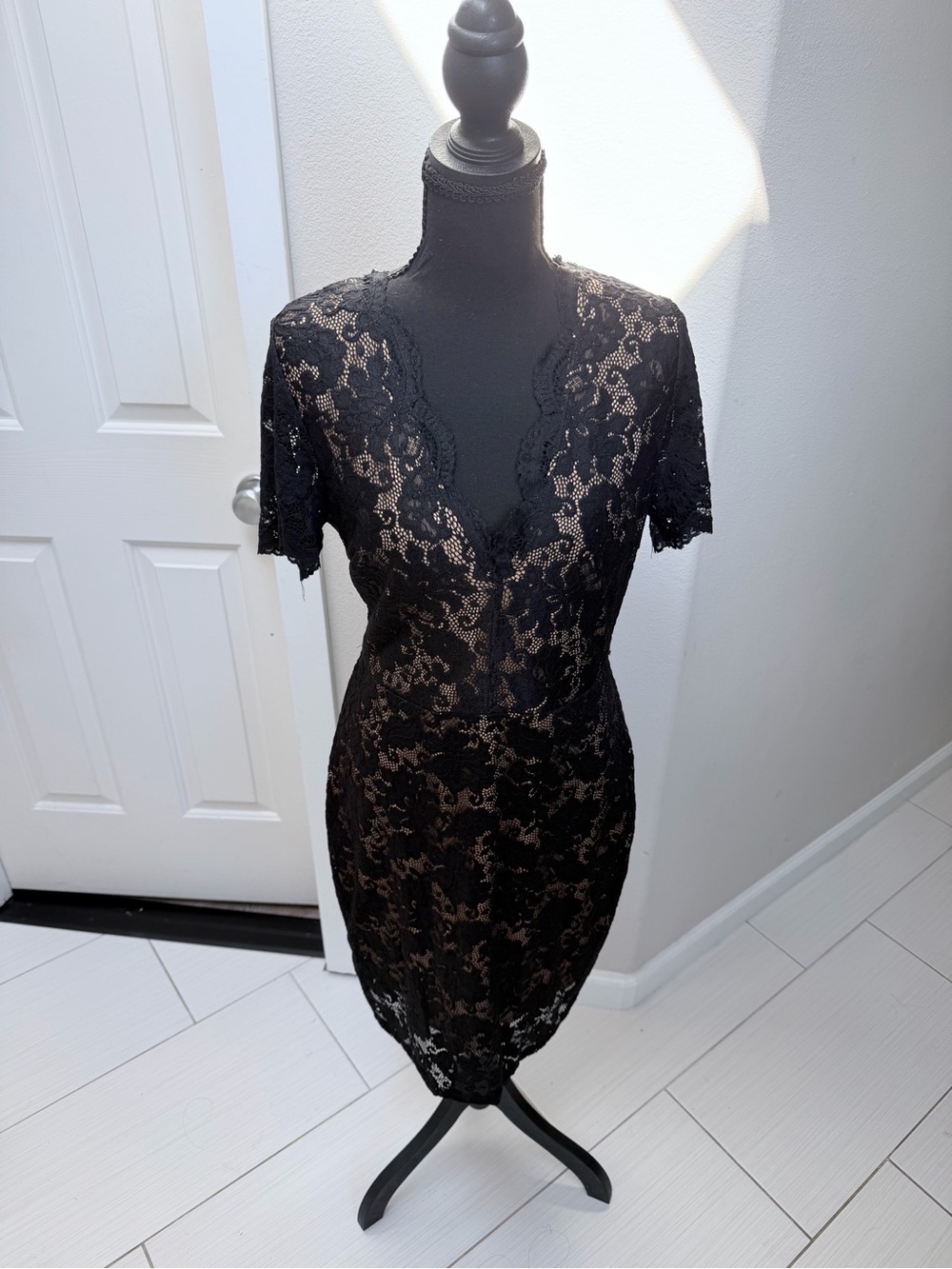 Macy's Black Lace Short Sleeve V-Neck Chemise